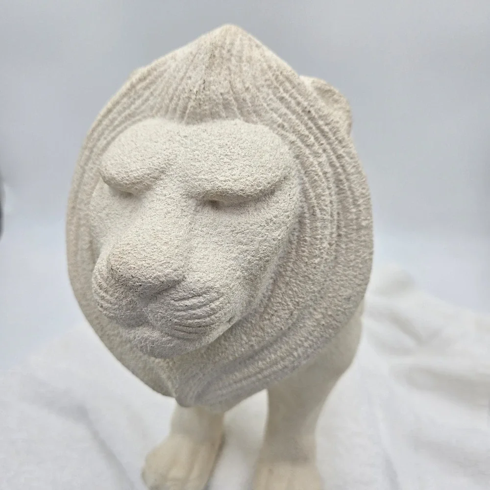 Sandstone Style Off White Lion King Simba Mufasa Narnia Statue Shelf Sitter Deco